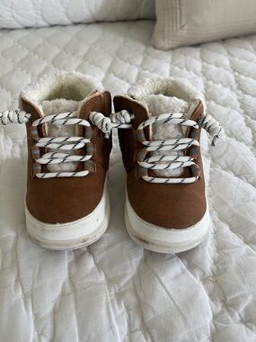 Amazon Kids Brown Faux-Shearling Lined Boots with White Soles